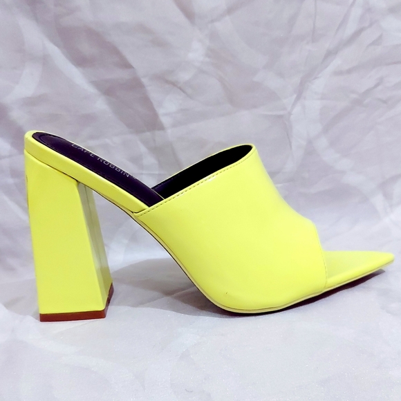 💛 Brand New Neon Yellow Pointed Toe Block Party Heels 💛 - Picture 2 of 8